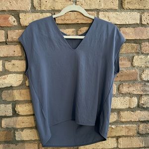 Everlane Japanese go weave v-neck top